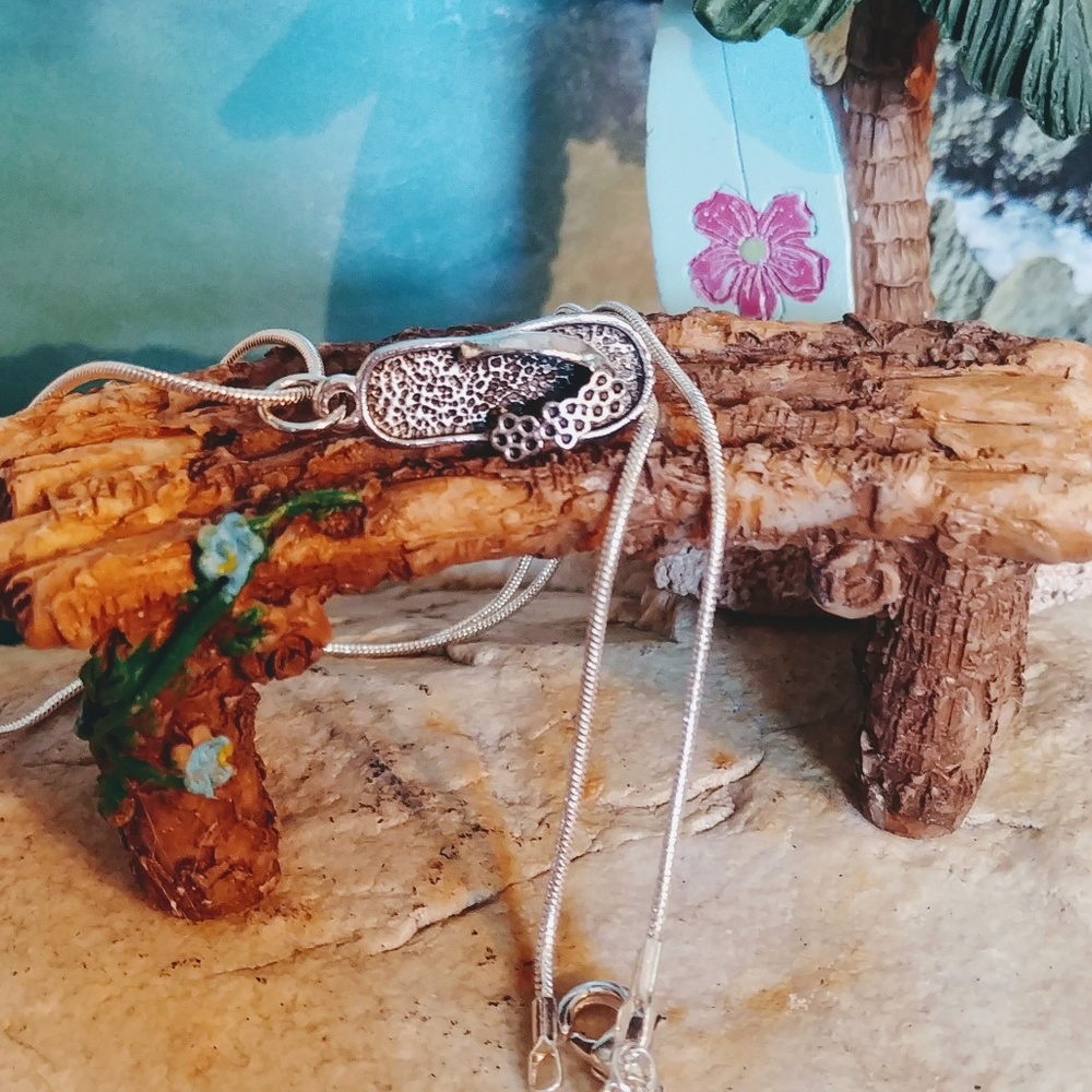 🆕🏖️Antique Silver Flip Flop - Picture 3 of 4